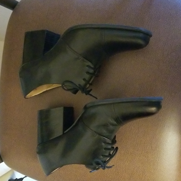 Black leather shoes - Picture 4 of 10